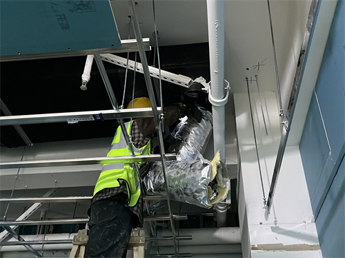 企業大型中央空調蒸發器清洗